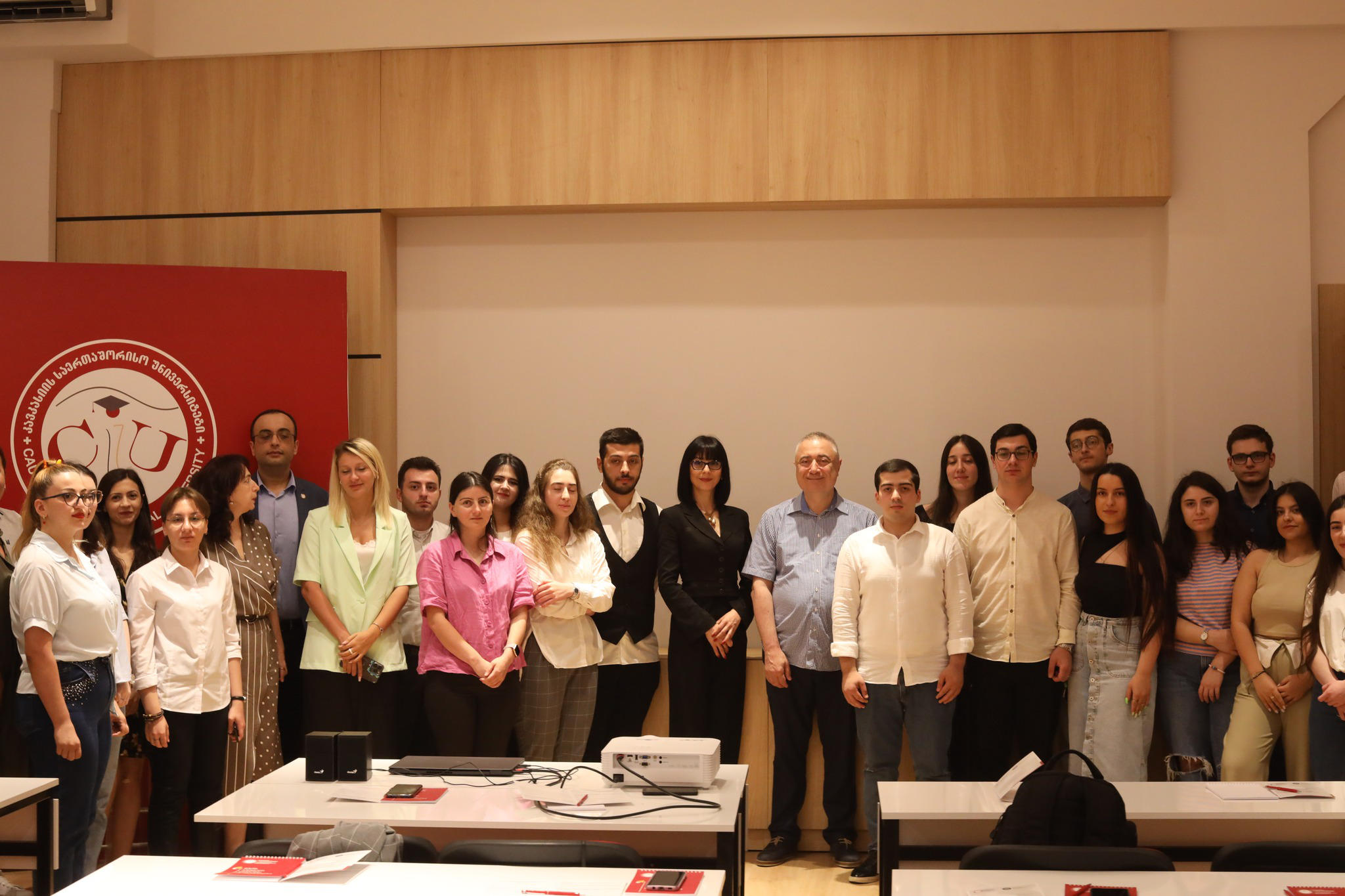 კავკასიის საერთაშორისო უნივერსიტეტში ზაფხულის სკოლა გაიხსნა თემაზე: „სამშვიდობო პოლიტიკა და ნდობის აღდგენა ოკუპირებულ რეგიონებთან“