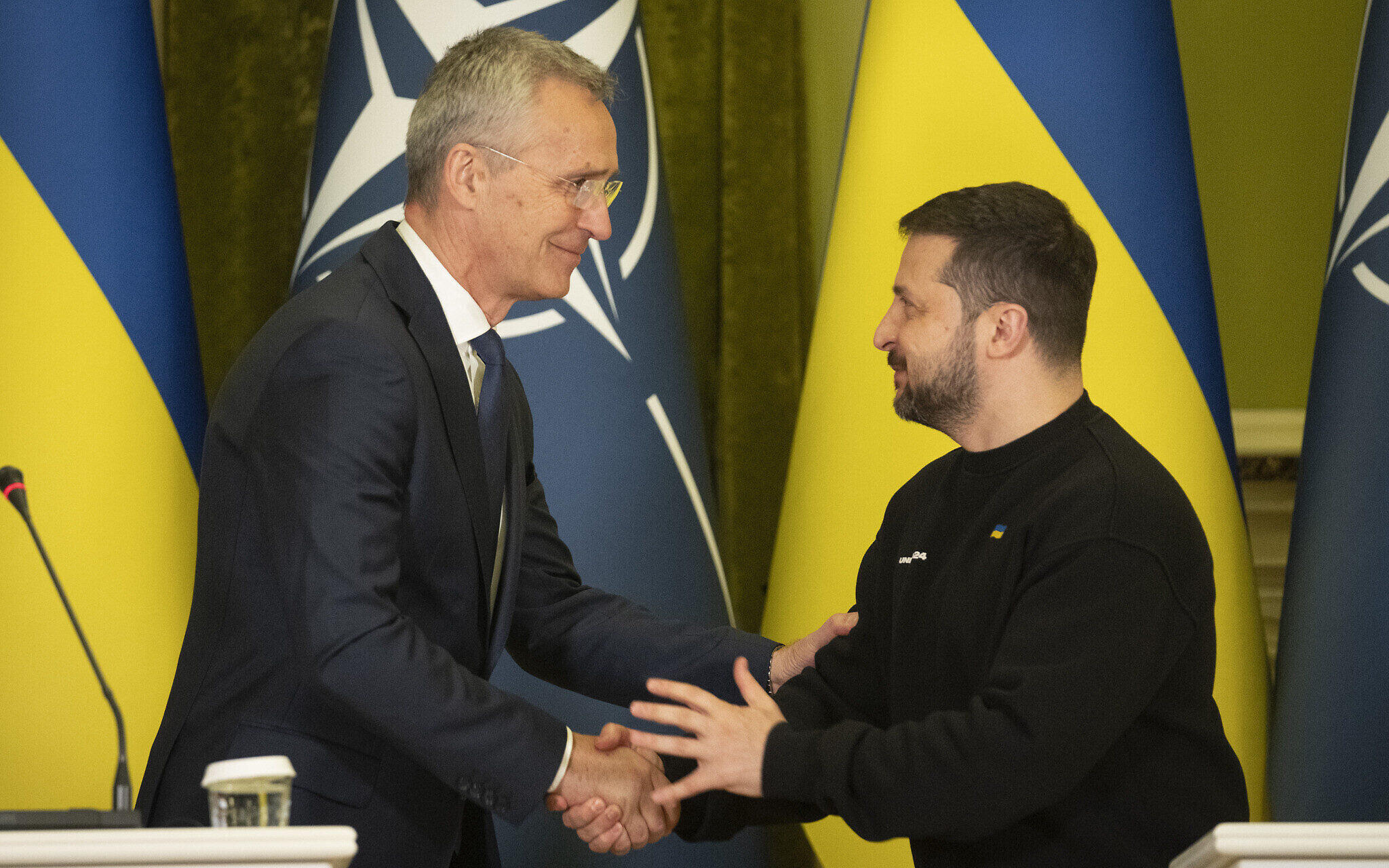 იენს სტოლტენბერგი კიევში ვოლოდიმირ ზელენსკის შეხვდა
