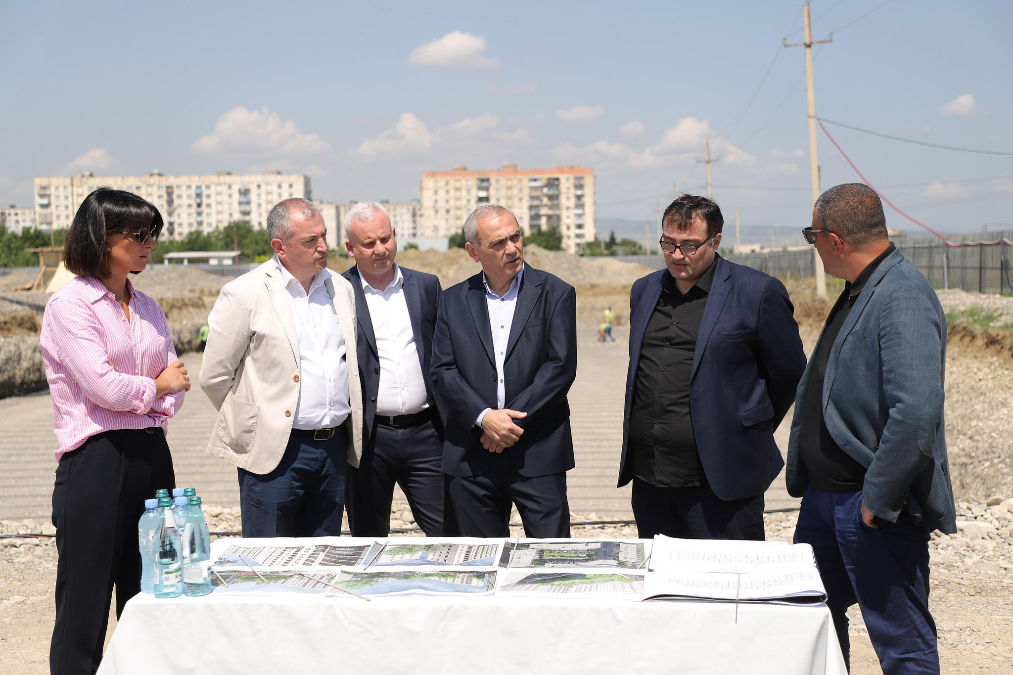 დევნილთა სააგენტოს დირექტორმა რუსთავში, დევნილი ოჯახებისთვის განკუთვნილი 800 ბინის სამშენებლო სამუშაოები დაათვალიერა