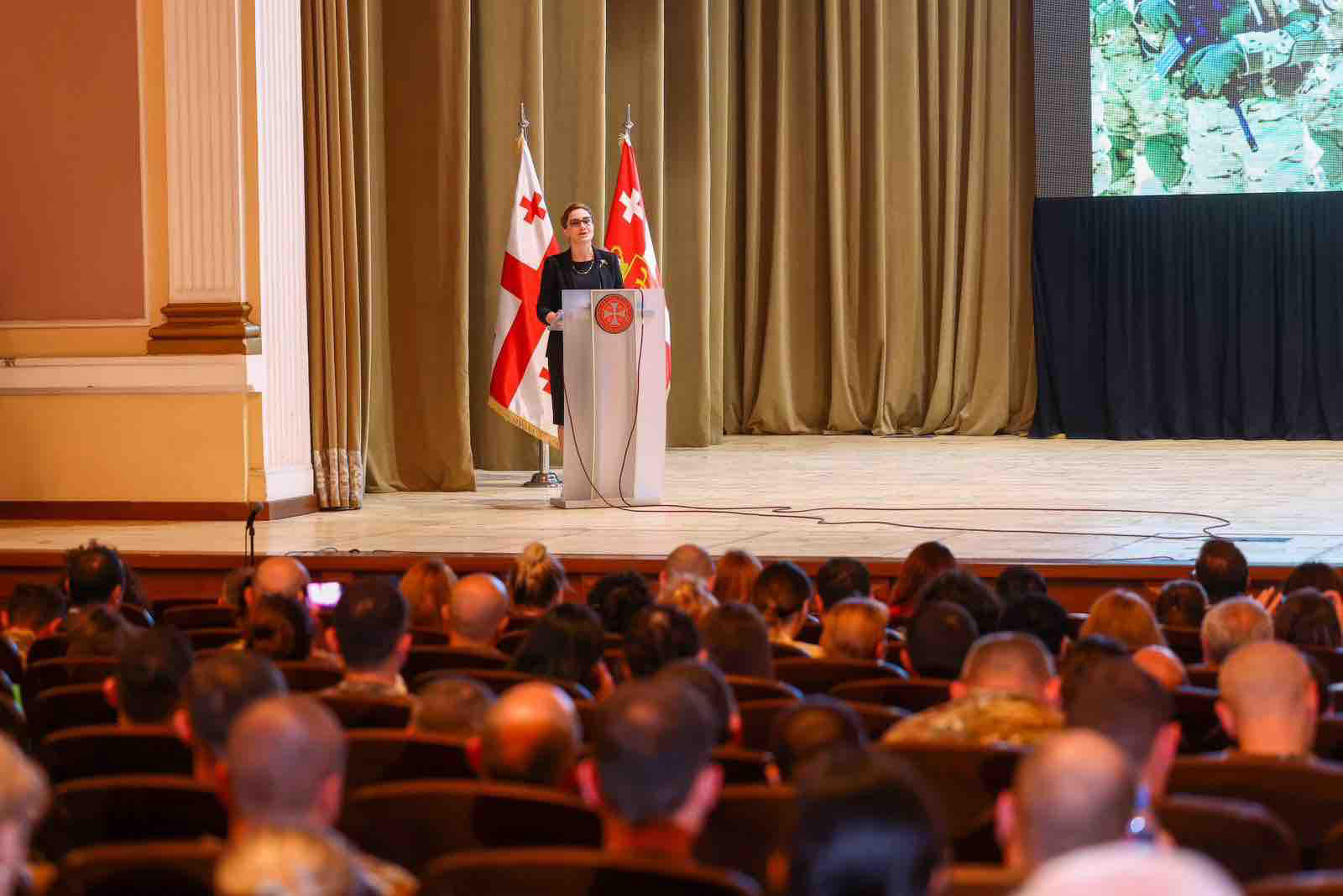 საქართველოში ვიზიტად მყოფმა ნატო-ს გენერალური მდივნის სპეციალურმა წარმომადგენელმა ქალების, მშვიდობისა და უსაფრთხოების საკითხებზე ლექცია წაიკითხა