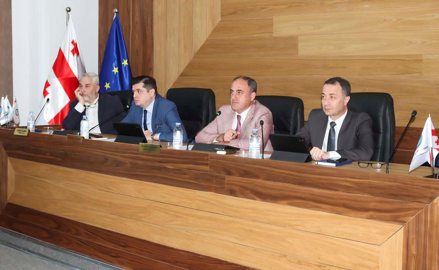 დავით ნარმანიამ თანამშრომლებს სემეკის ახალი წევრი წარუდგინა