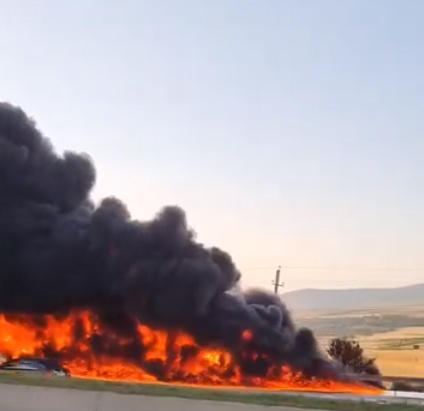 იგოეთთან ტრაილერი იწვის - ავტომაგისტრალზე საავტომობილო მოძრაობა შეფერხებულია