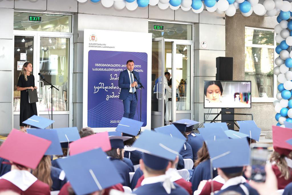 გიორგი ამილახვარმა ინტეგრირებული პროფესიული პროგრამების პირველ კურსდამთავრებულებს დიპლომები გადასცა