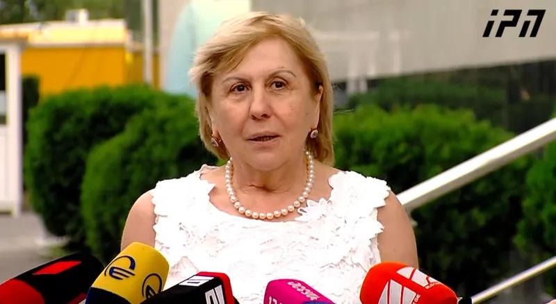 გიული ალასანია მიხეილ სააკაშვილის ნიმუშის გატანის მცდელობაზე - შინაარსი ვერ გავიგე - რა ვიცით, რომ ნიმუში იყო, რა ვიცით, რომ გაჰქონდა და შემოტანილი არ ჰქონდა?