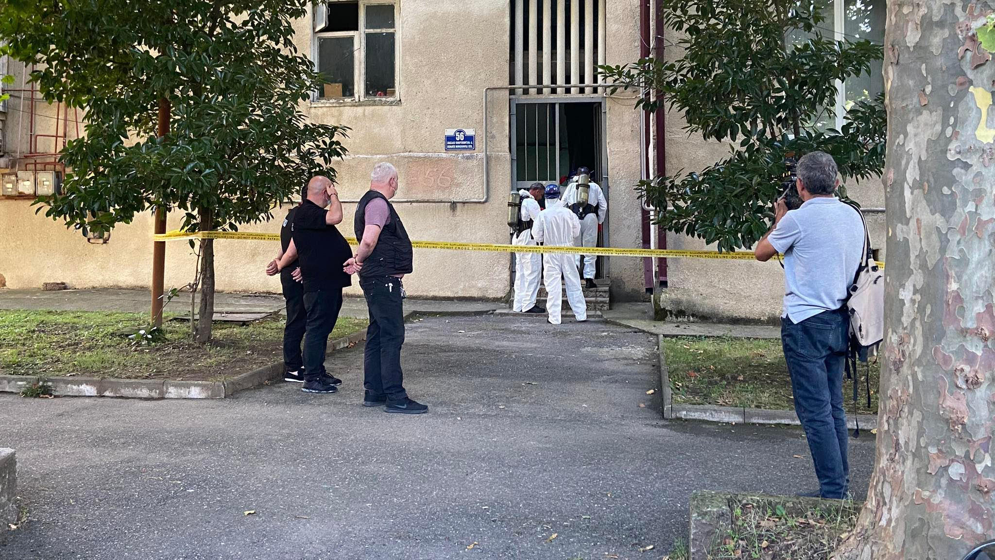 ლანჩხუთში ერთ-ერთ კორპუსში, ბინაში ორი ადამიანის ცხედარი იპოვეს