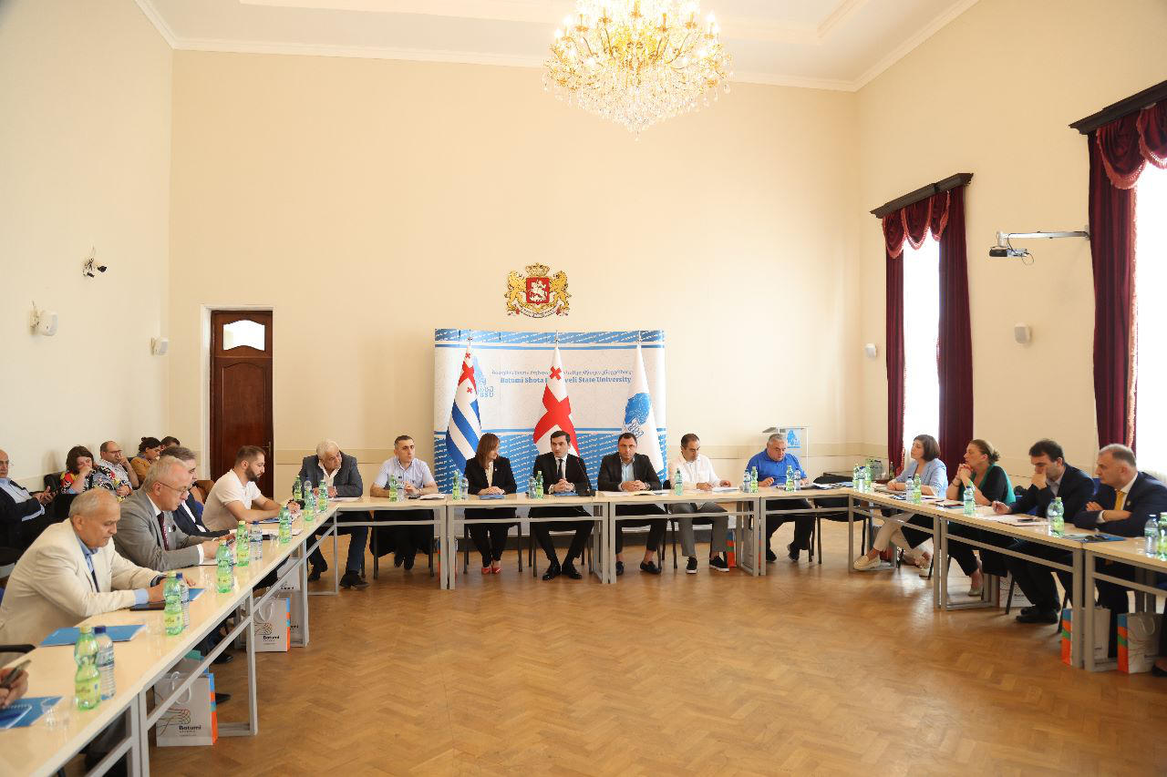 გიორგი ამილახვარის ხელმძღვანელობით ბათუმის შოთა რუსთაველის სახელმწიფო უნივერსიტეტში რექტორთა საბჭო გაიმართა