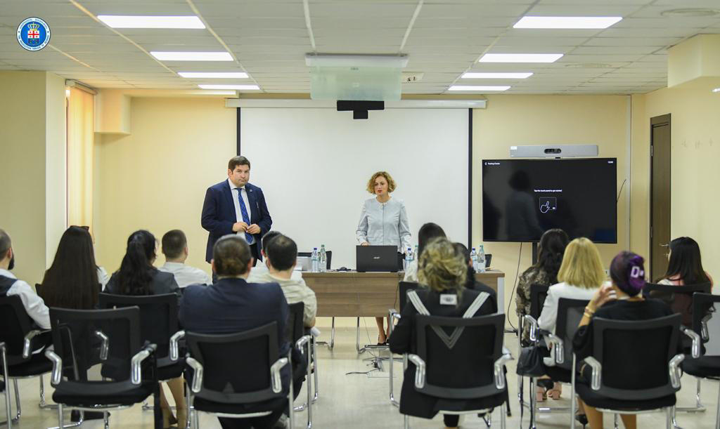 გენერალურ პროკურატურაში ნაფიც მსაჯულთა სასამართლოს საკითხებზე ახალგაზრდა ადვოკატებთან შეხვედრა გაიმართა