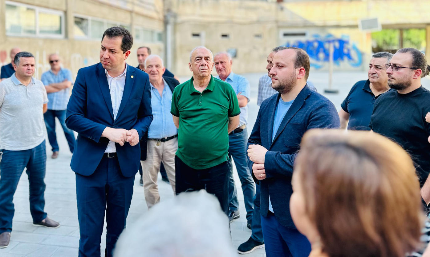 აფხაზეთის მთავრობის წარმომადგენლები თბილისის დევნილთა განსახლების ობიექტებზე მიმდინარე სარემონტო-სარეაბილიტაციო სამუშაოებს გაეცნენ