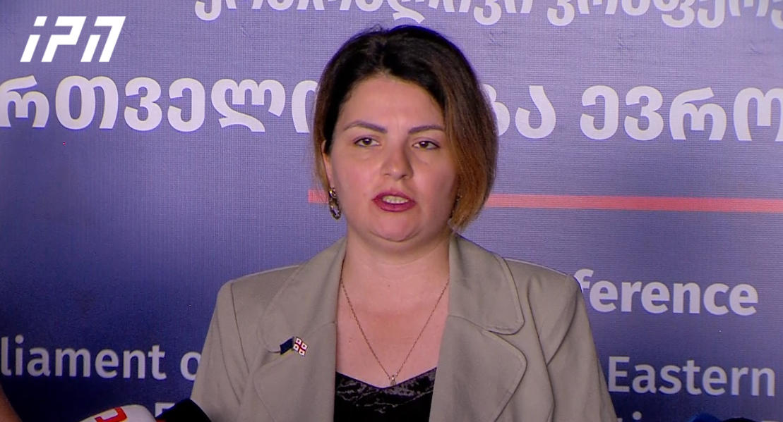 ანა ნაცვლიშვილი - ხელისუფლება ერთს ამბობს, მეორეს აკეთებს და მესამეს ფიქრობს - თუ დასავლეთი გარყვნილია და საქართველოს გარყვნილების ან ომისკენ მიაქანებს, მაშინ კონფერენციაზე ასეთი სერიოზული სახით 12 რეკომენდაციის განხილვა რაში ჯდება?