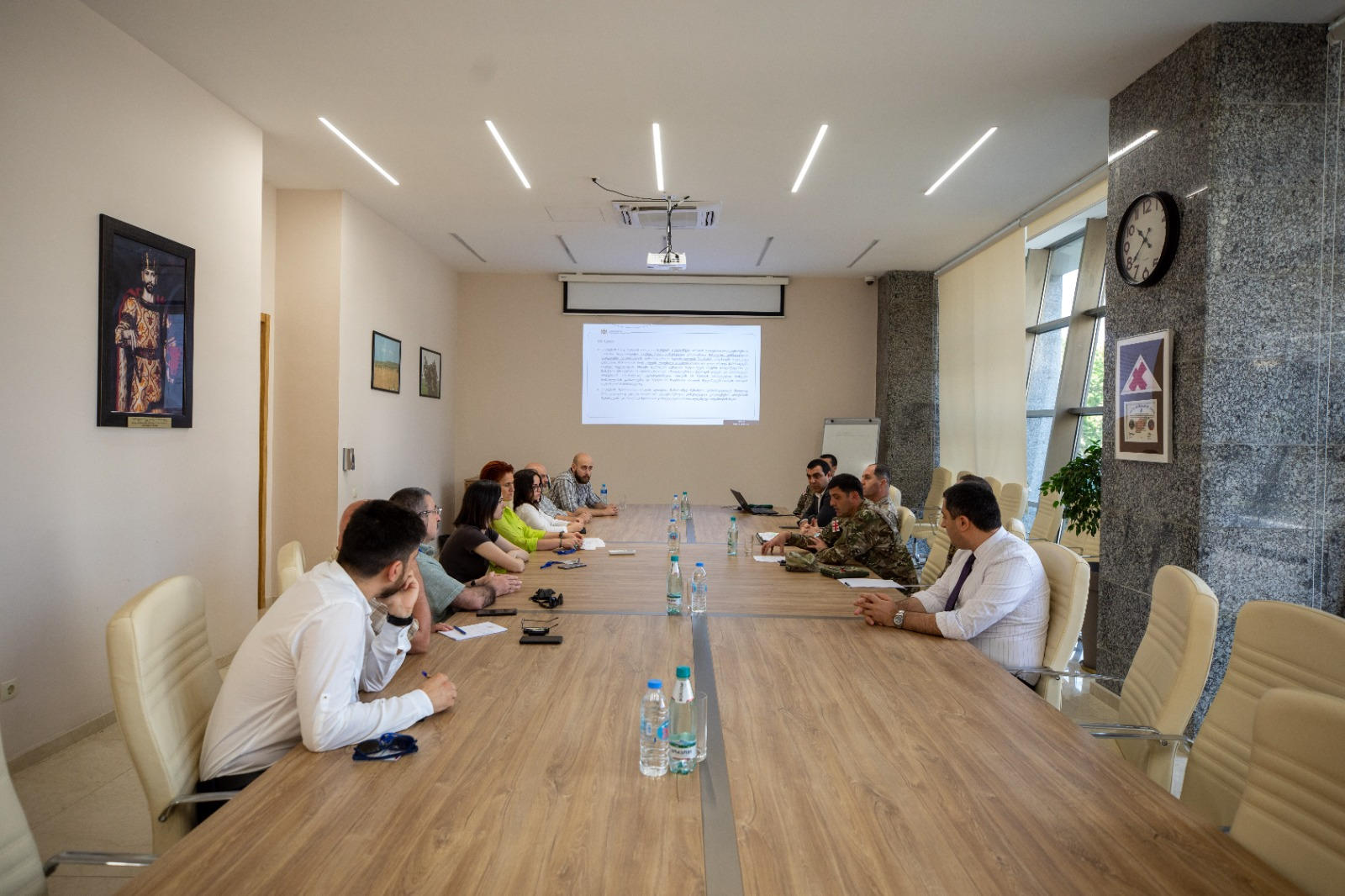 თავდაცვის სამინისტრო - მოხალისეობრივი ორგანიზაციების წევრებთან თავდაცვის ახალი კოდექსის პროექტის ერთ-ერთ პუნქტთან დაკავშირებით საინფორმაციო შეხვედრა გაიმართა