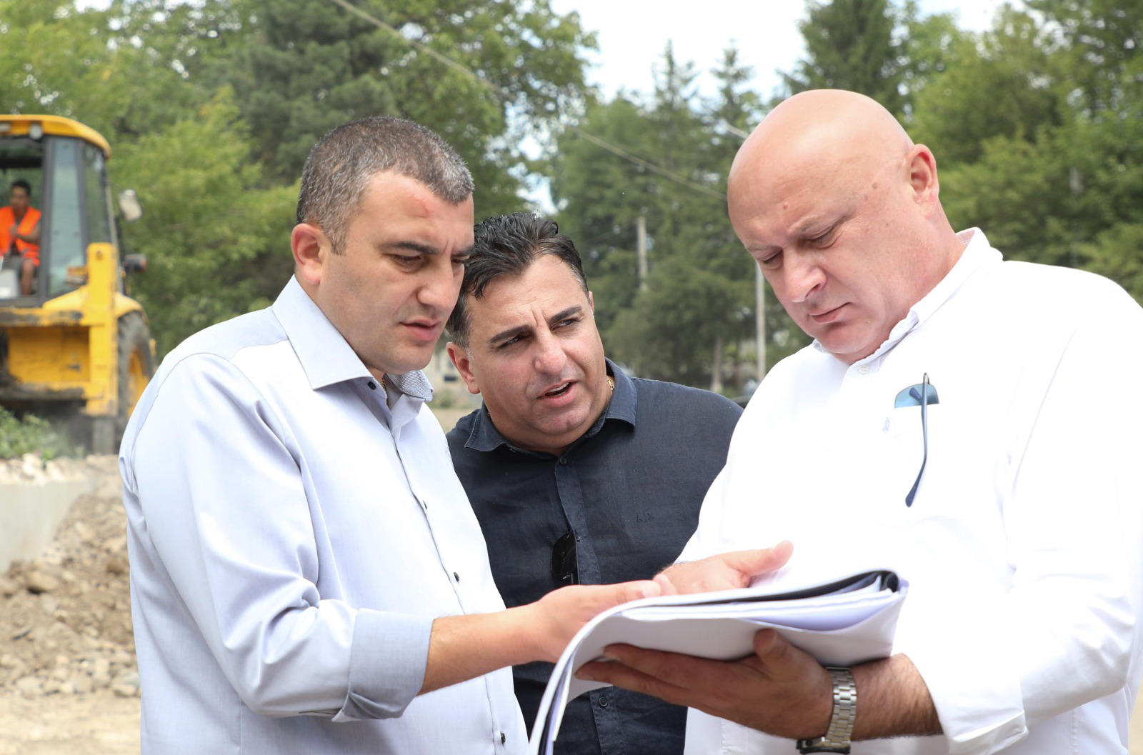 გიორგი დოხტურიშვილმა დმანისის მუნიციპალიტეტის სოფლების მისასვლელი გზისა და ქალაქ დმანისში კოსტავას ქუჩის მოწყობის სამუშაოები დაათვალიერა