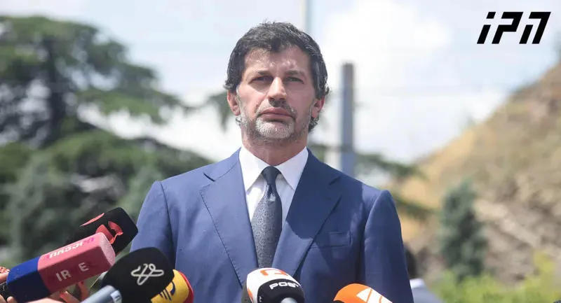 კახა კალაძე - როცა კონკრეტულ ადამიანებს მცდელობა აქვთ, რომ ნაცარი შეგაყარონ თვალში, თავი არ უნდა დახარო და არ უნდა შეიყარო ნაცარი - როდესაც სამარცხვინო განცხადებებს აკეთებს ზოგი ევროპარლამენტარი, შეურაცხმყოფელია