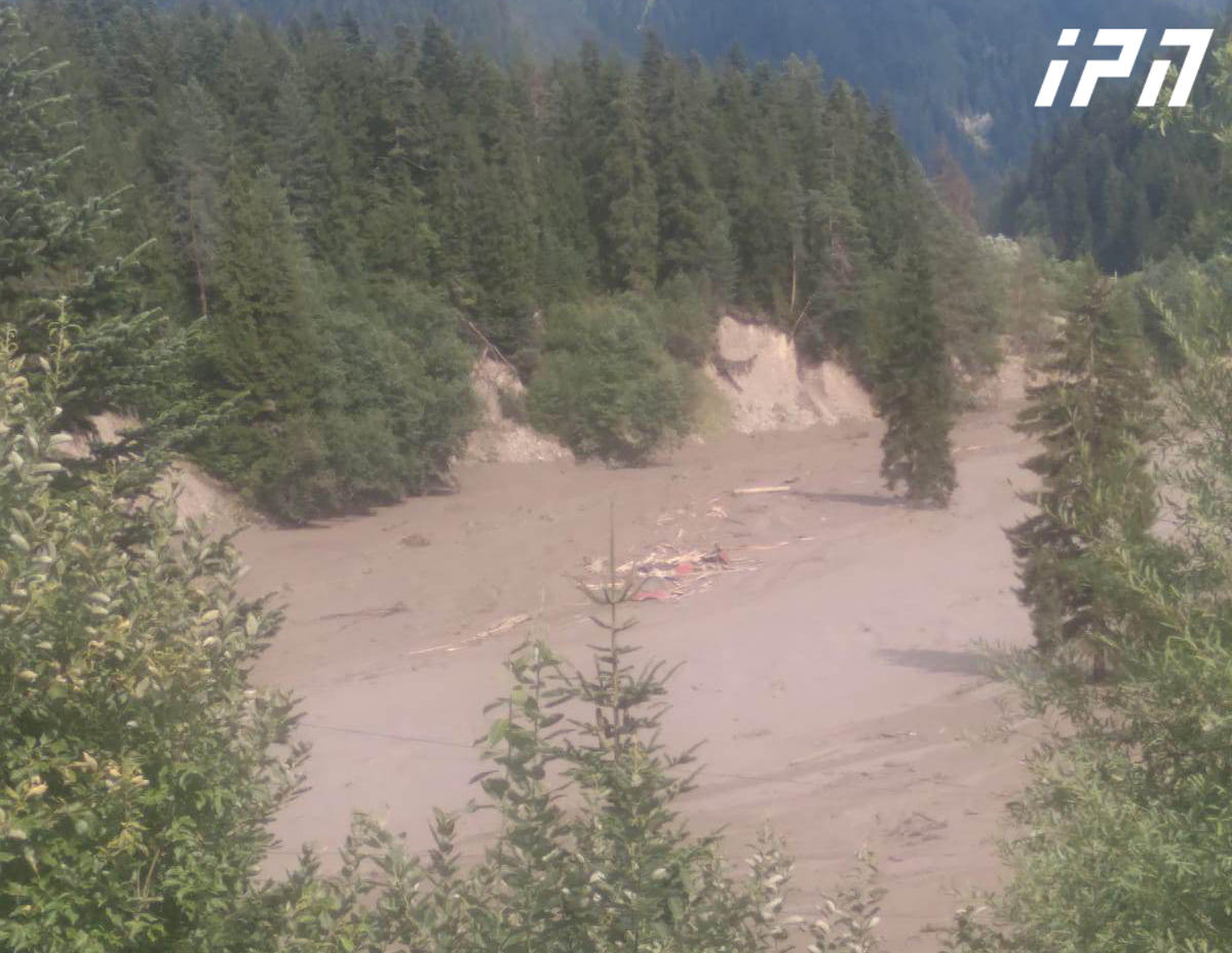 Victims of the disaster in Shovi - the rescuers found the bodies of two people