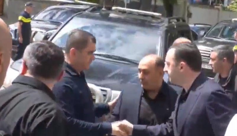 პრემიერ-მინისტრის ხელმძღვანელობით, შოვის სტიქიის სალიკვიდაციო საგანგებო შტაბის სხდომა მიმდინარეობს