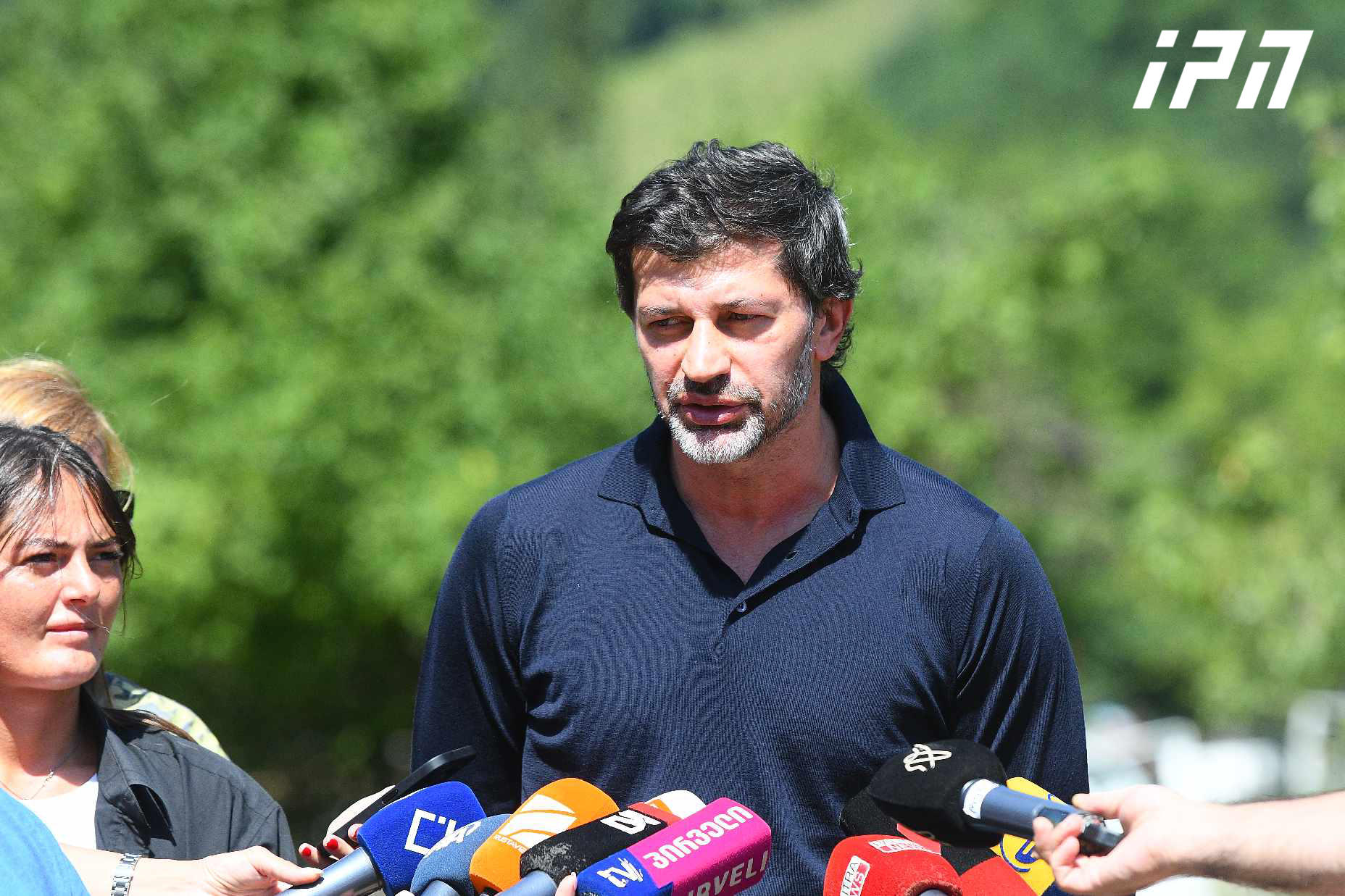 კახა კალაძე - ბიუჯეტიდან თეთრი არ დახარჯულა, თუმცა გვახსოვს წლები, როდესაც სააკაშვილის პირობებში ბიუჯეტიდან ხდებოდა პირადი ფრენების განხორციელება, საყვარლების დაფინანსება გარკვეული საჩუქრებით, შვილის სწავლის დაფინანსება