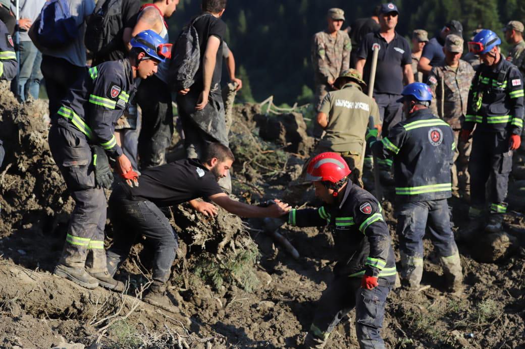 შსს შოვში სტიქიის მეოთხე დღეს მიმდინარე სამაშველო ღონისძიებაზე ინფორმაციას ავრცელებს