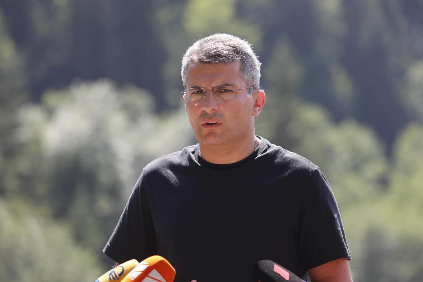 მამუკა მდინარაძე - გამაოგნებელია, რომ ასეთი ტრაგედიის ფონზე ვიღაცები ახერხებენ და იცლიან იმისათვის, „ფეიკები“ აკეთონ - ამ ტრაგედიის ირგვლივ მაინც შევძლოთ რამდენიმე დღით გაერთიანება და არ დააბრალო არავის არაფერი