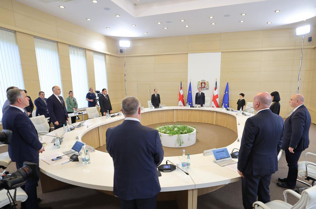 პრემიერი - მინდა, ჩემი და მთავრობის სახელით გამოვხატო ღრმა მწუხარება, ამ საშინელმა ტრაგედიამ, რომელიც შოვში დატრიალდა, მთელი საქართველო შეძრა - მთელი ქვეყნისთვის ძალიან მძიმე განსაცდელია