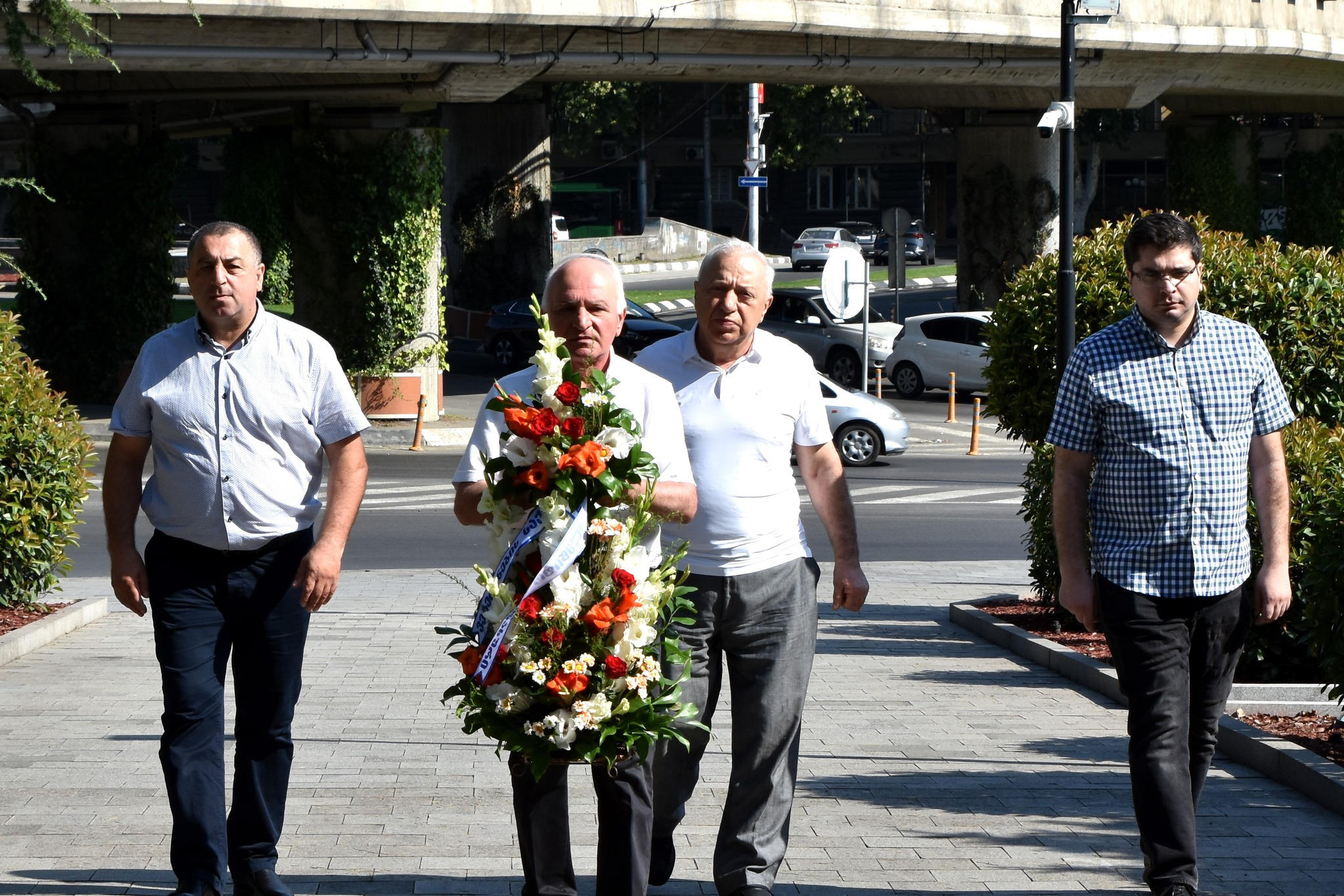 ვეტერანების საქმეთა სახელმწიფო სამსახურის დირექტორის მოადგილემ, სამსახურის წარმომადგენლებთან და ვეტერანებთან ერთად, გმირთა მოედანზე, სამშობლოს ერთიანობისთვის დაღუპულ მეომართა ხსოვნას პატივი მიაგო
