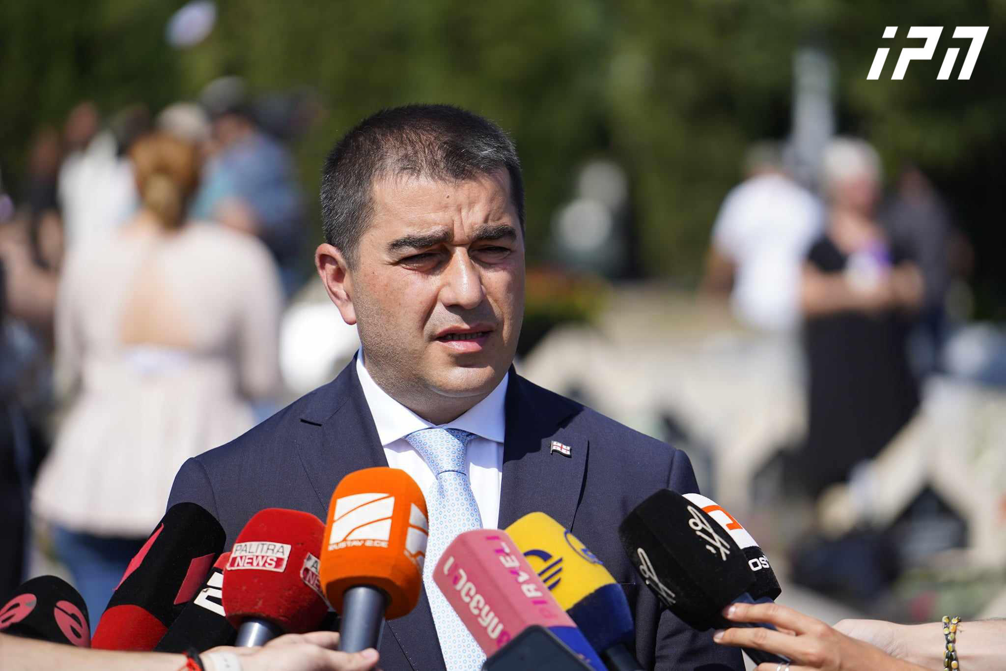 შალვა პაპუაშვილი - „ნაციონალური მოძრაობის“ მიზანია ზიზღის დათესვა - სამწუხაროა, რომ საქართველოს პრეზიდენტმა არჩია, „ნაციონალური მოძრაობის“ ამ პოლიტიკას აჰყვეს, დღეს პრეზიდენტი დაღუპულების ოჯახებთან არ არის ძმათა სასაფლაოზე