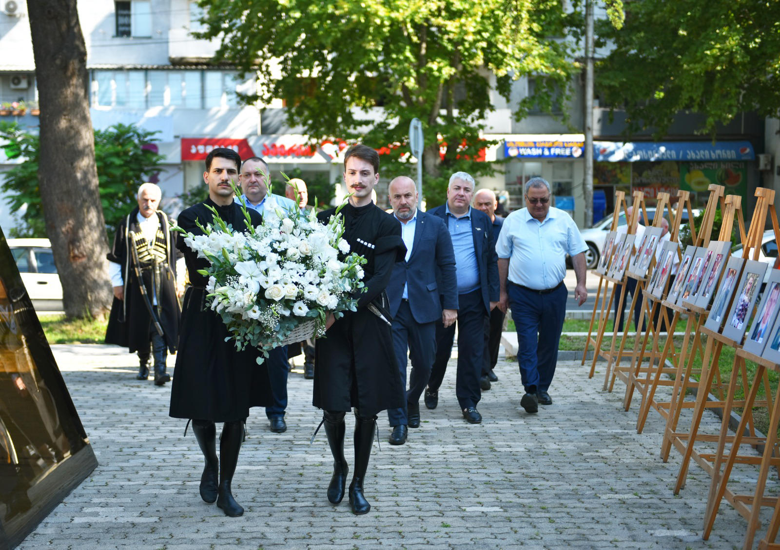 ქუთაისში, რუსეთის ფედერაციის მიერ საქართველოში განხორციელებული ფართომასშტაბიანი სამხედრო ინტერვენციის შედეგად დაღუპულთა ხსოვნას  პატივი მიაგეს