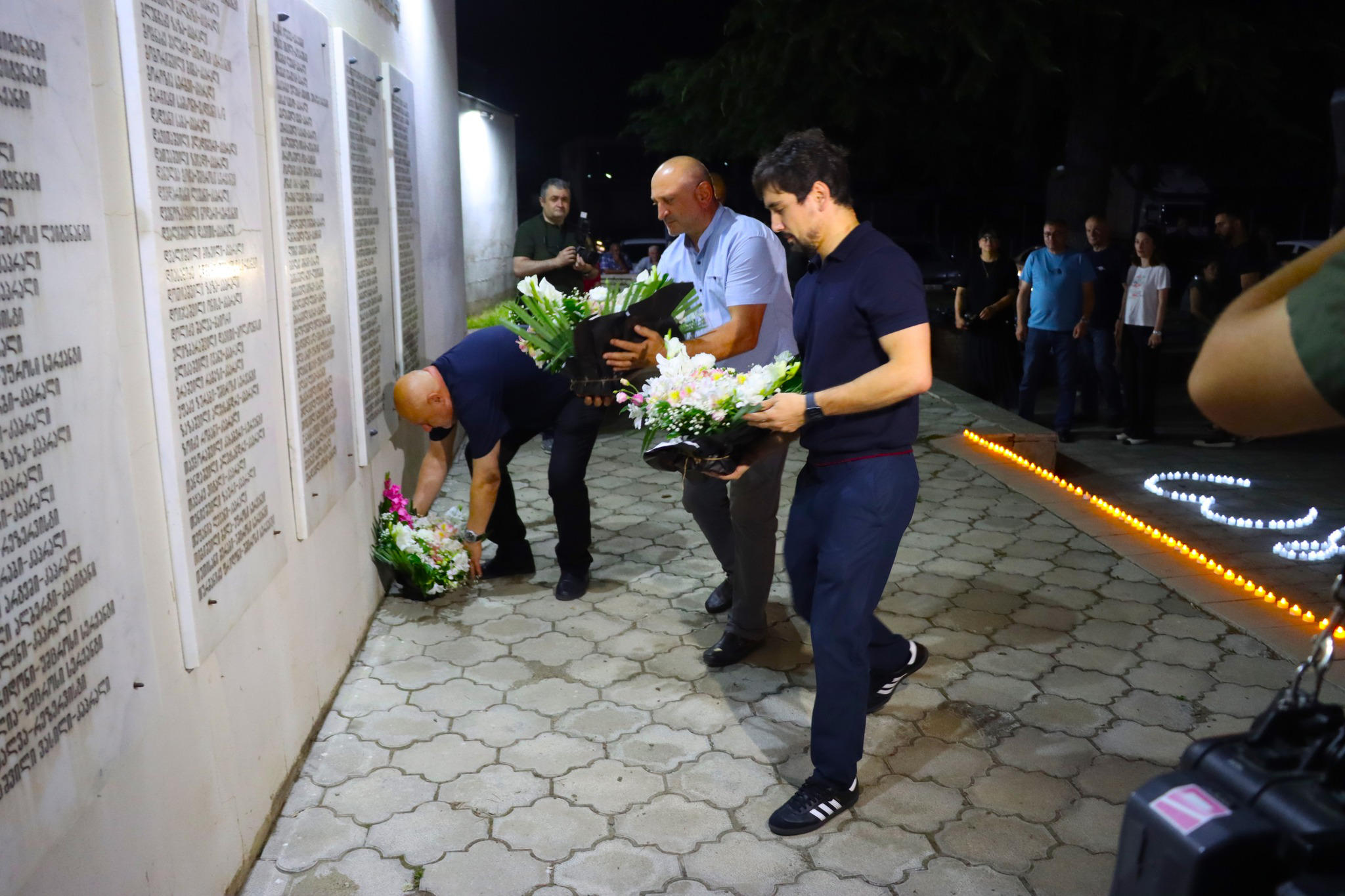 გორის მერია - გორში, 2008 წლის რუსეთ-საქართველოს ომში დაღუპულ ჯარისკაცთა მემორიალთან სანთლების ტრადიციული აქცია მოეწყო