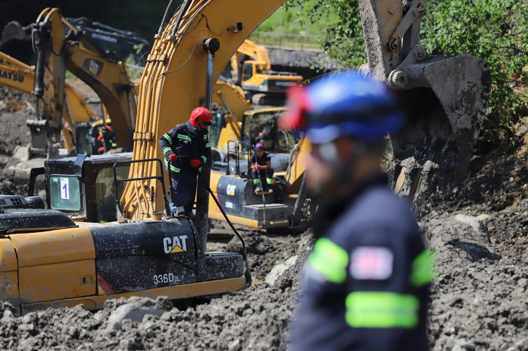 თემურ მღებრიშვილი - სტიქიის ზონაში სამაშველო ღონისძიება ამ წუთებშიც გრძელდება  - სამუშაოები ხვალიდან კიდევ უფრო მასშტაბური გახდება