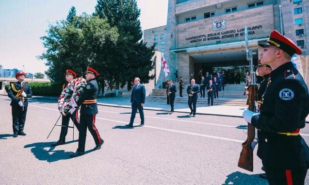 საქართველოს ერთიანობისთვის დაღუპული პოლიციელების მემორიალი გვირგვინით შეამკეს
