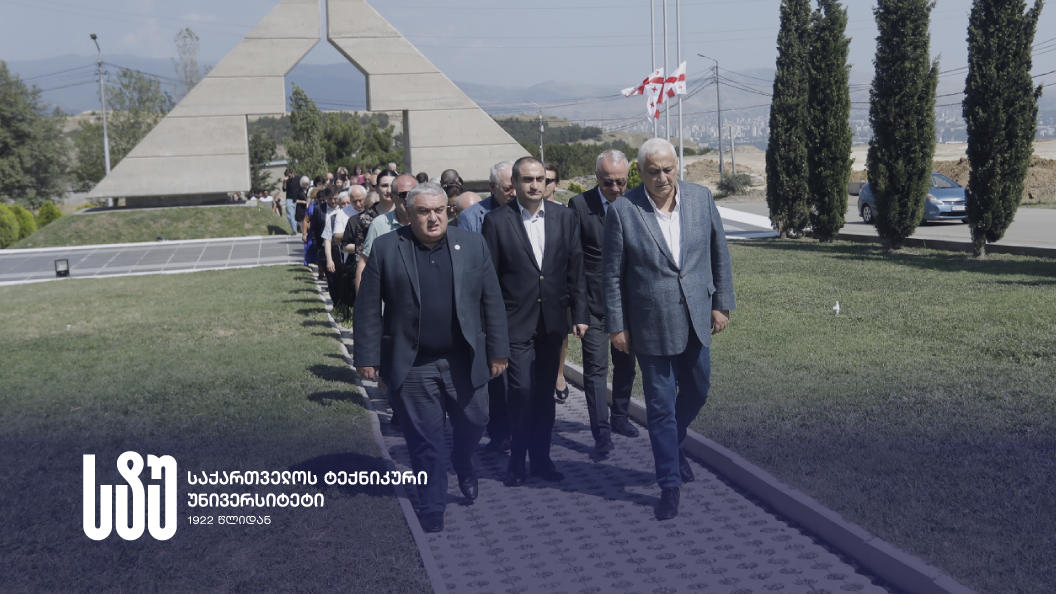 განათლებისა და მეცნიერების მინისტრის მოადგილე ნოდარ პაპუკაშვილმა, რექტორთა მუდმივმოქმედი კონფერენციის წევრმა რექტორებმა, უნივერსიტეტების აკადემიურმა პერსონალმა და სტუდენტებმა აგვისტოს ომის გმირთა ხსოვნას პატივი მიაგეს