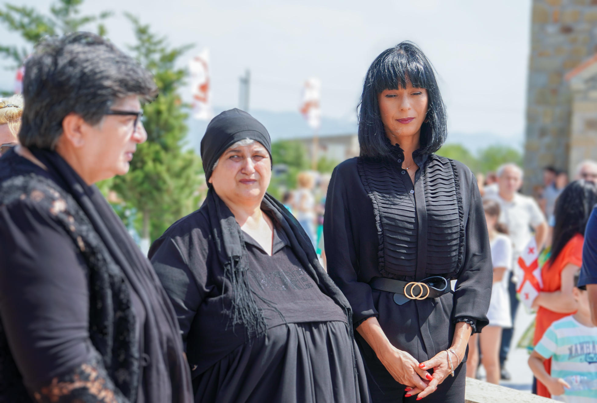 თეა ახვლედიანმა, 2008 წლის რუსეთ-საქართველოს ომის დროს, შინდისში დაღუპული ქართველი სამხედროების ხსოვნას პატივი მიაგო