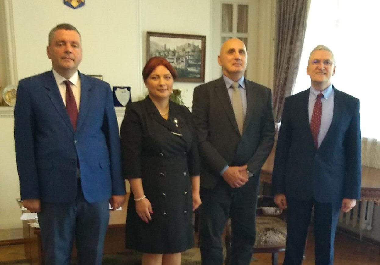 ხათუნა ბურკაძე და ვახტანგ კაპანაძე საქართველოში რუმინეთის ელჩსა და თავდაცვის ატაშეს შეხვდნენ