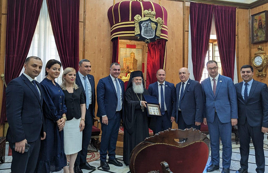 საქართველოს საპარლამენტო დელეგაციას იერუსალიმისა და სრულიად პალესტინის პატრიარქმა, მისმა უწმინდესობამ თეოფილოს მესამემ საპატრიარქოში უმასპინძლა