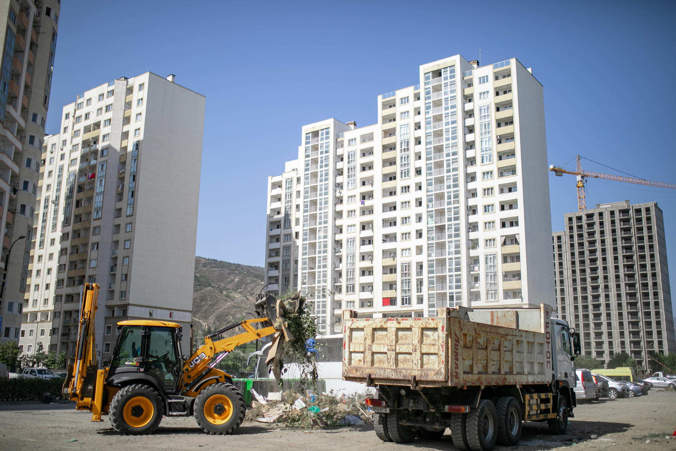 თბილისის მერია - ისნის რაიონში სამშენებლო ნარჩენისგან 16 ლოკაცია დასუფთავდა