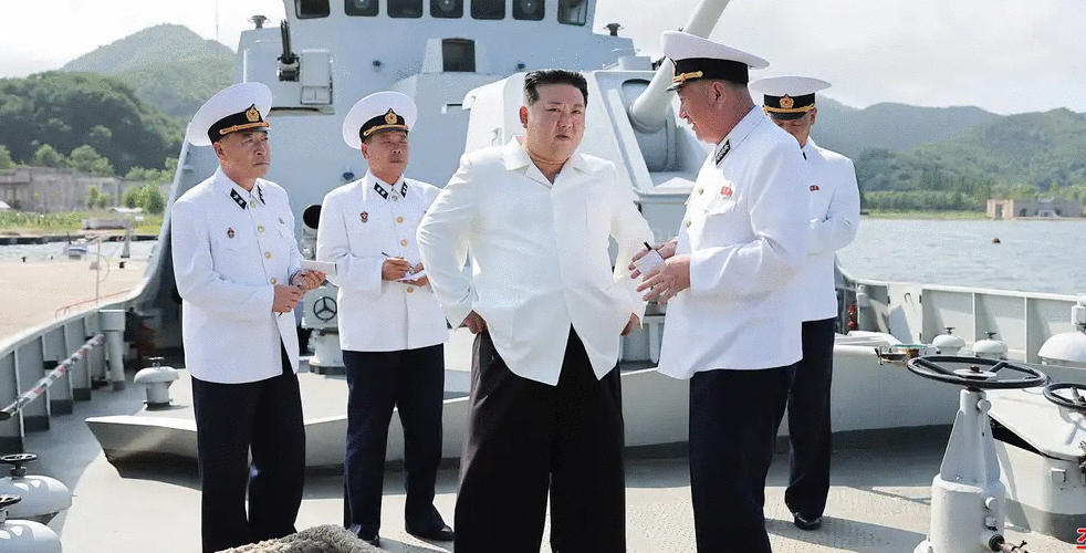 კიმ ჩენ ინი ფრთოსანი რაკეტების საცდელ გასროლას დაესწრო