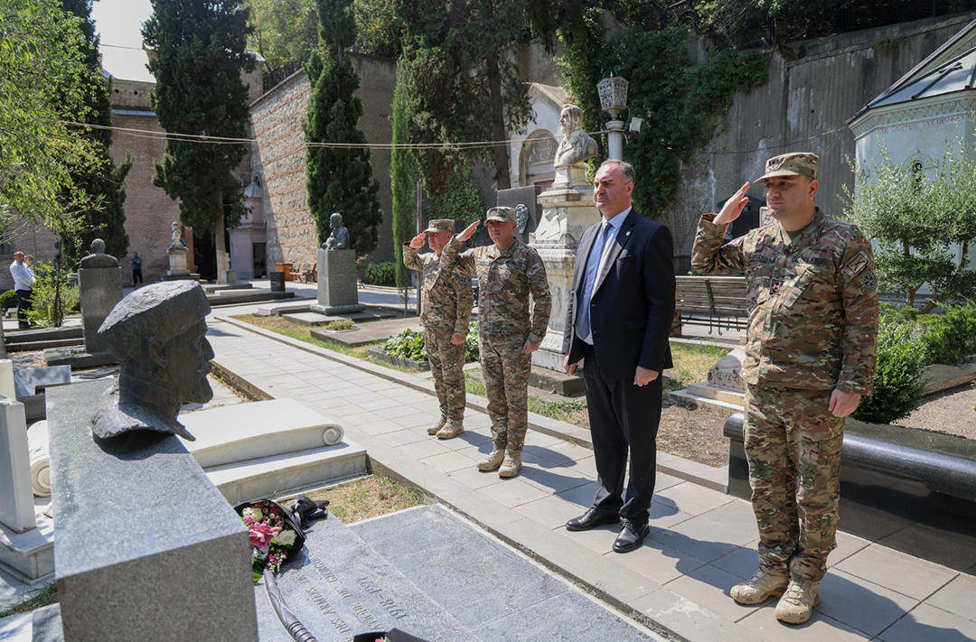 მინისტრის მოადგილემ და თავდაცვის ძალების ხელმძღვანელობამ გენერალ გიორგი კვინიტაძის ხსოვნას პატივი მიაგეს