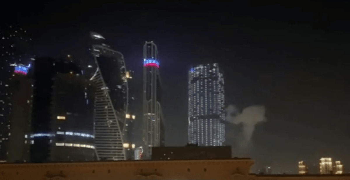 რუსეთის თავდაცვის სამინისტრო - კიევმა მოსკოვზე დრონებით მორიგი თავდასხმა სცადა, ერთ-ერთი დრონი "მოსკოვი-სიტის" შენობას შეეჯახა