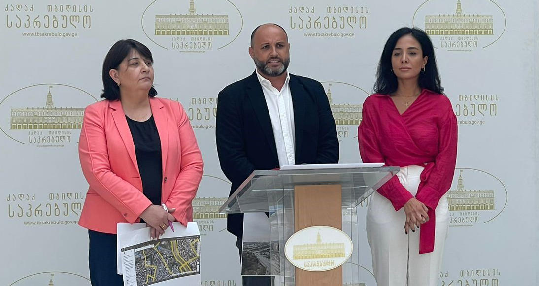 „ნაციონალური მოძრაობა“ კახა კალაძისგან საკრებულოს სხდომაზე მისვლას და „მწვავე კითხვებზე პასუხის გაცემას“ მოითხოვს