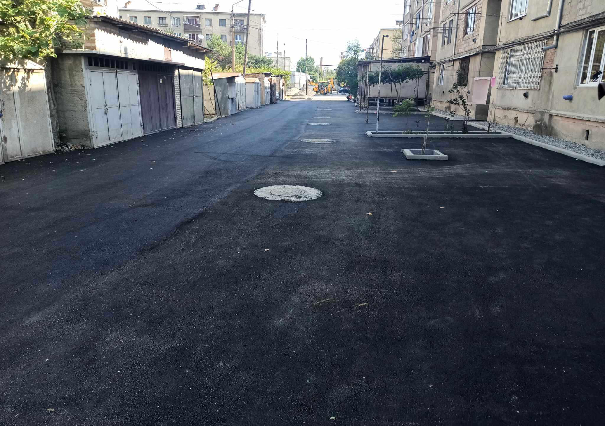 გორის მერია - გორში, მშვიდობის გამზირზე მდებარე მრავალსართულიანი სახლის ეზოს რეაბილიტაცია დასრულდა