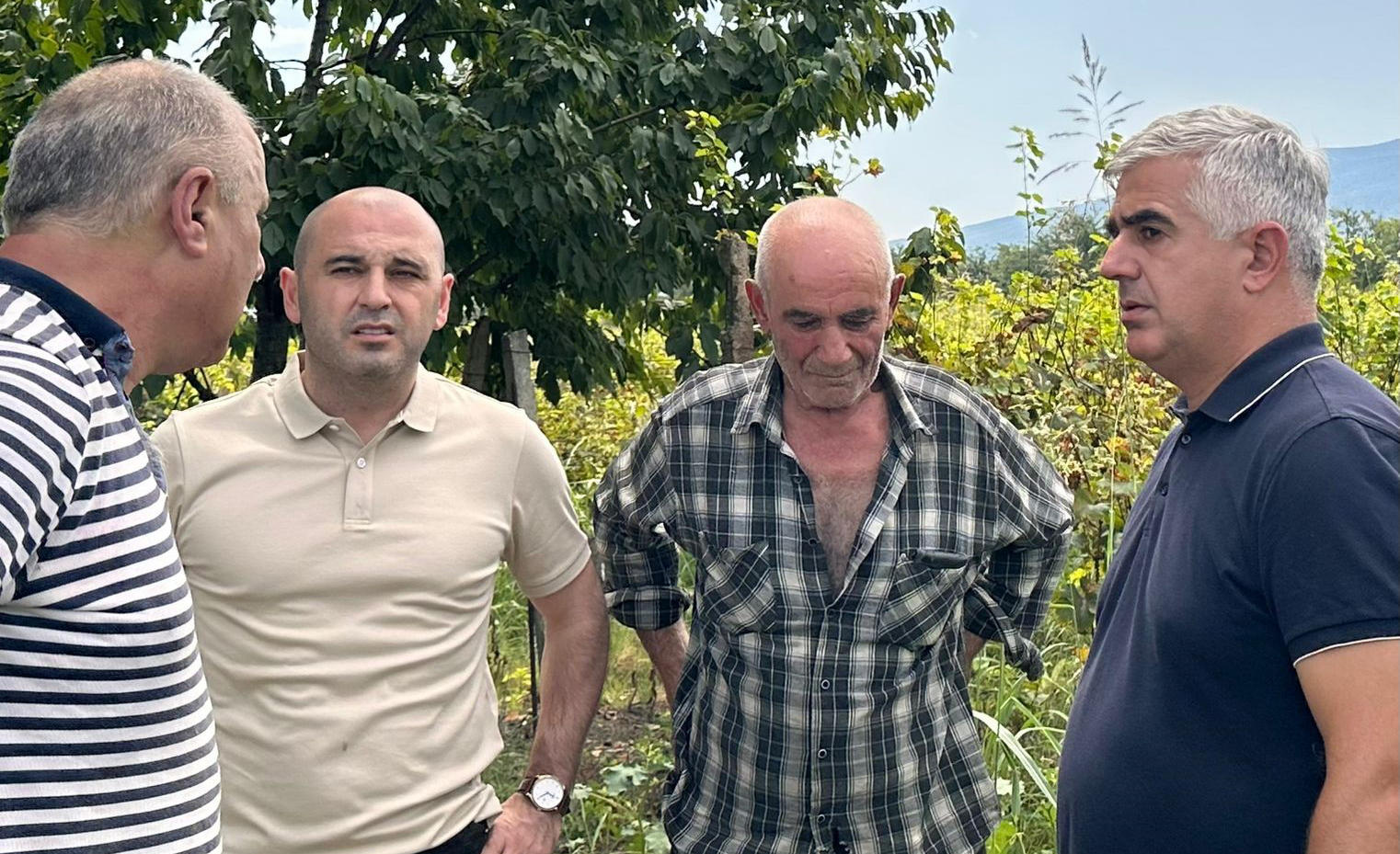 ლევან ხაბეიშვილი - უმძიმესი რეალობაა კახეთში - გამოვდივართ ინიციატივით, მევენახეებმა, რომლებსაც უამინდობის გამო მოსავალი გაუნადგურდათ, სუბსიდიისთვის გამოყოფილი 20 თეთრი შარშანდელი მოსავლის მიხედვით მიიღონ