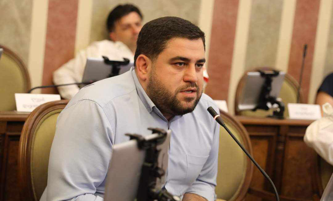 გივი ჩხარტიშვილი - ადამიანებთან, რომლებიც მოღალატეობრივ ქმედებებში არიან მხილებულნი, ქალაქის განვითარებაზე საუბარი რთულია