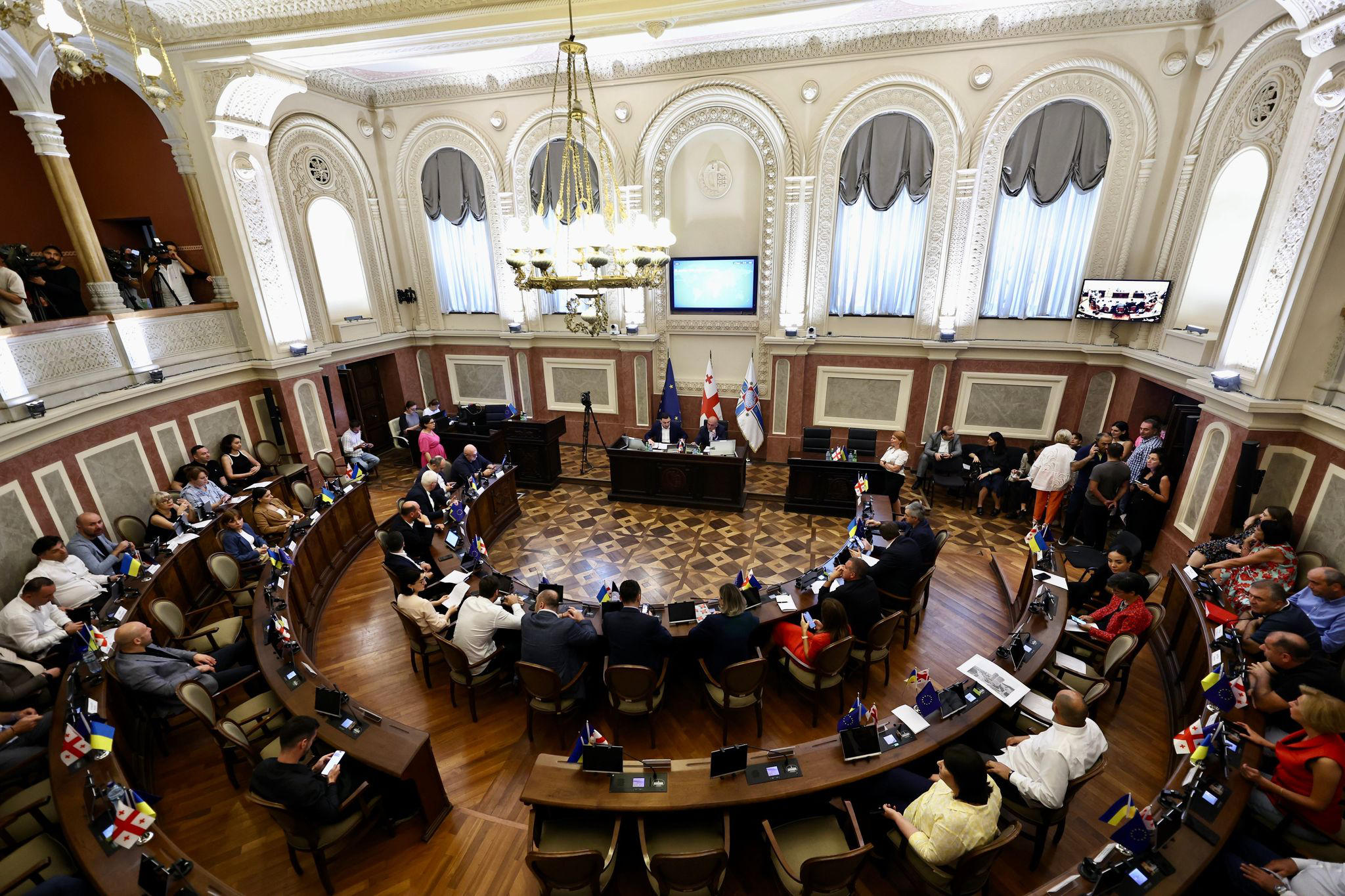 საკრებულომ თბილისში დაგეგმილ  იმ სამშენებლო პროექტებს მხარი დაუჭირა, რომელსაც ოპოზიცია აპროტესტებდა