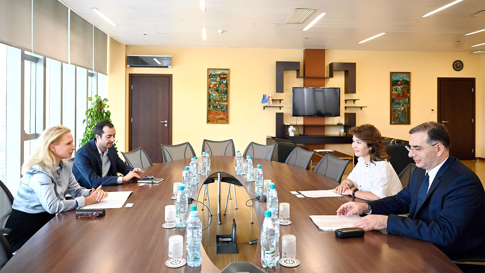 ნათია თურნავა „ხალიკ ბანკ ყაზახეთის" სამეთვალყურეო საბჭოს თავმჯდომარეს შეხვდა