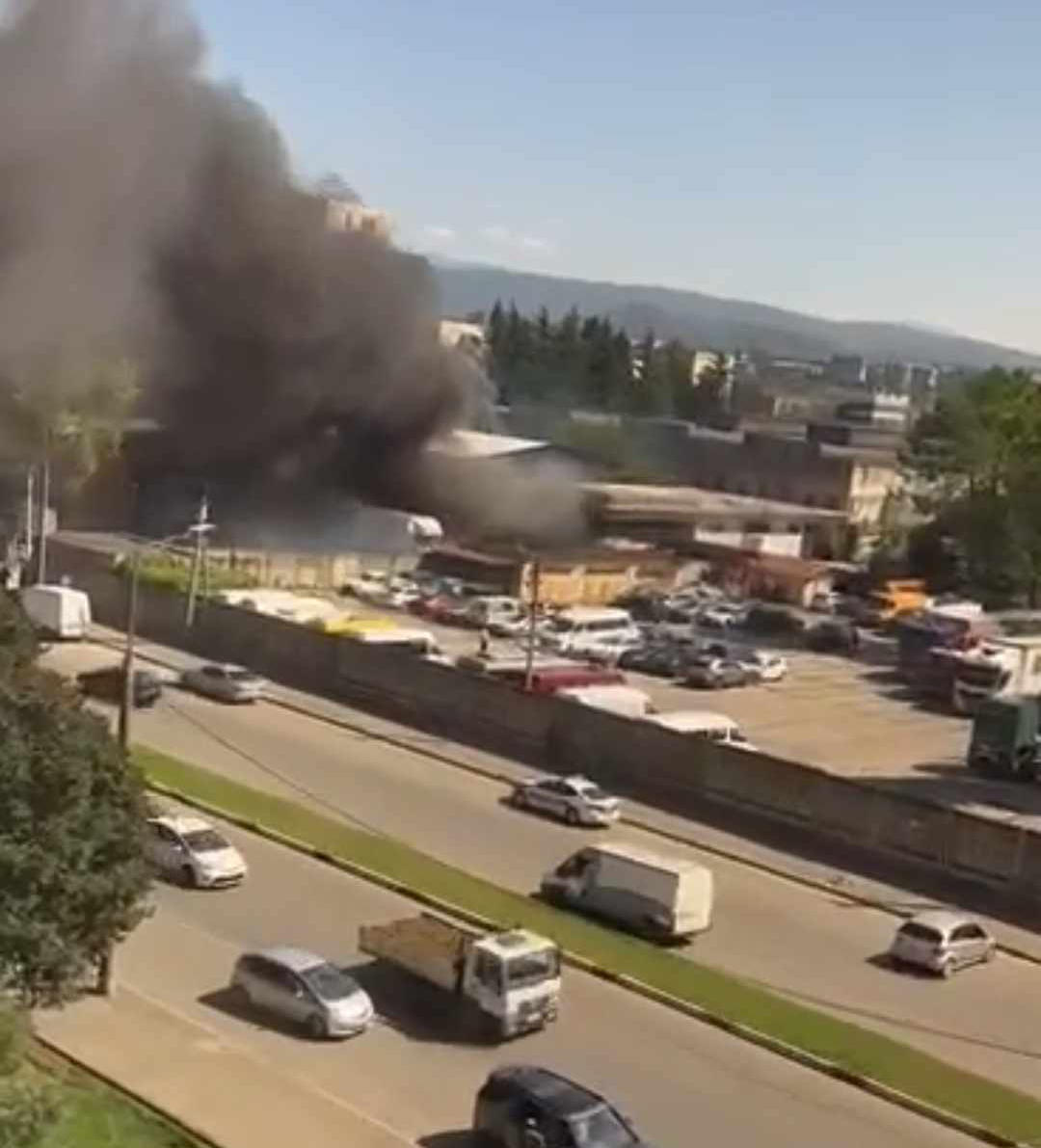 ქუთაისში მაღაზიათა ქსელის საწყობში ხანძარი გაჩნდა