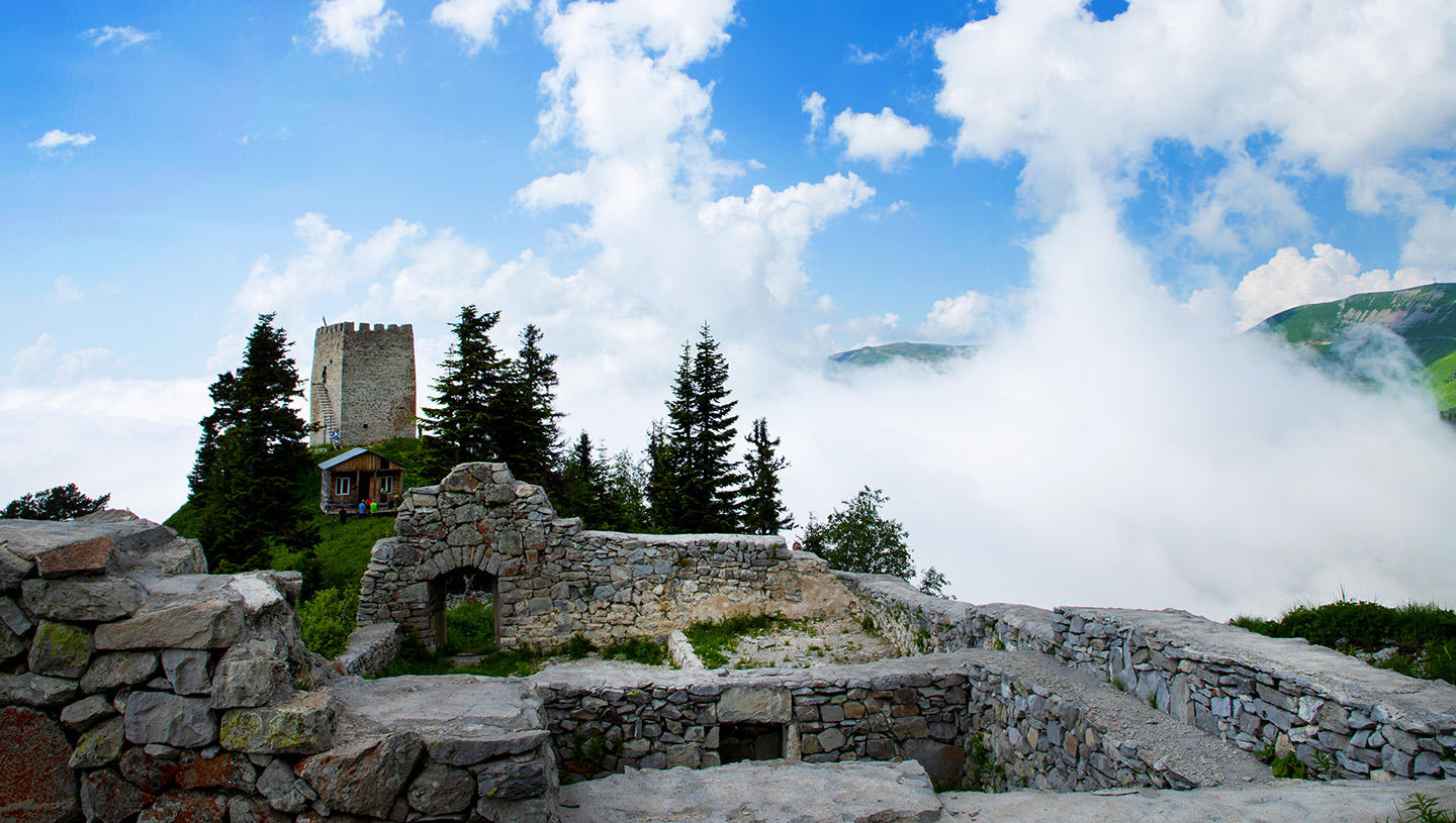 ხიხანის ციხეზე ასავლელი ტურისტული ბილიკის მოწყობა სრულდება