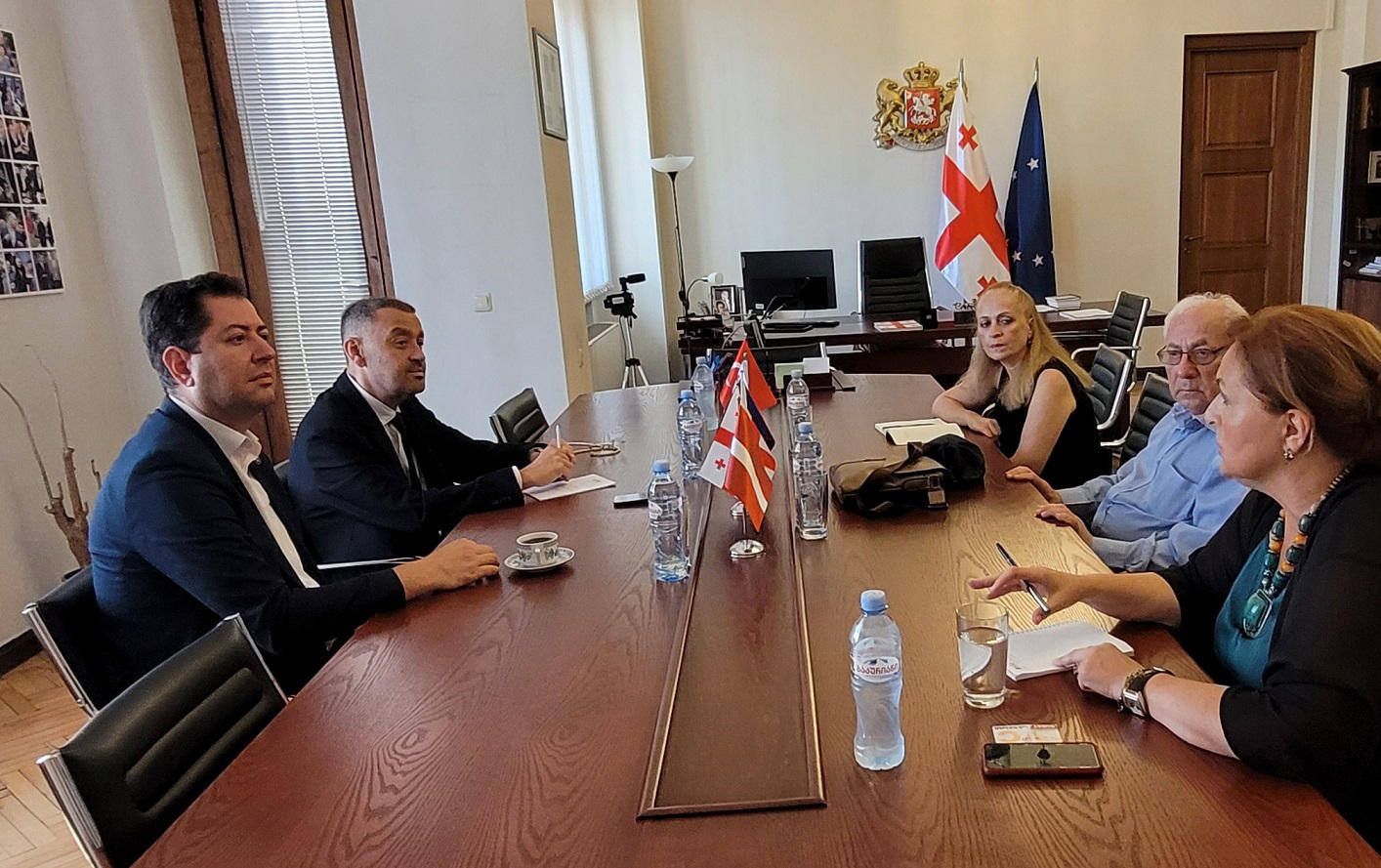 ბექა ოდიშარია აფხაზეთის ავტონომიური რესპუბლიკის მთავრობის წარმომადგენლებს შეხვდა