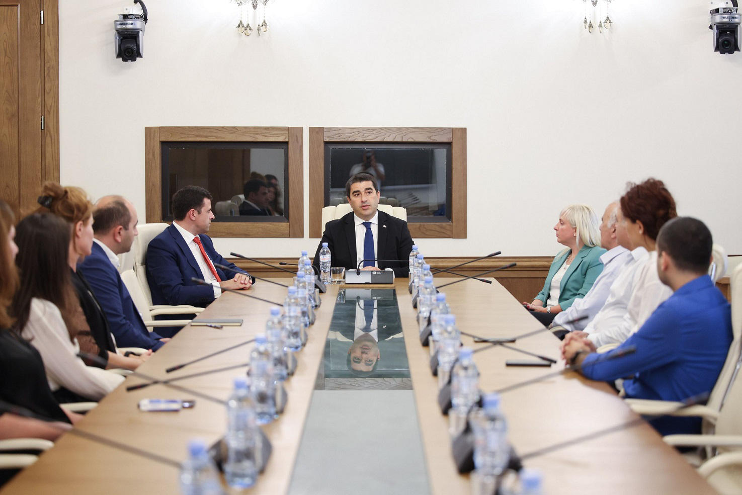 პარლამენტის თავმჯდომარემ თანამშრომლებს საბიუჯეტო ოფისის ახალი ხელმძღვანელი ანდრია გვიდიანი წარუდგინა