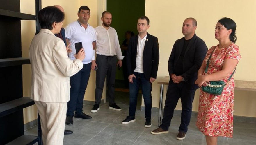 გივი მიქანაძე კომიტეტის წევრებთან ერთად სამცხე-ჯავახეთის სახელმწიფო უნივერსიტეტის ახალქალაქის ფილიალს ეწვია