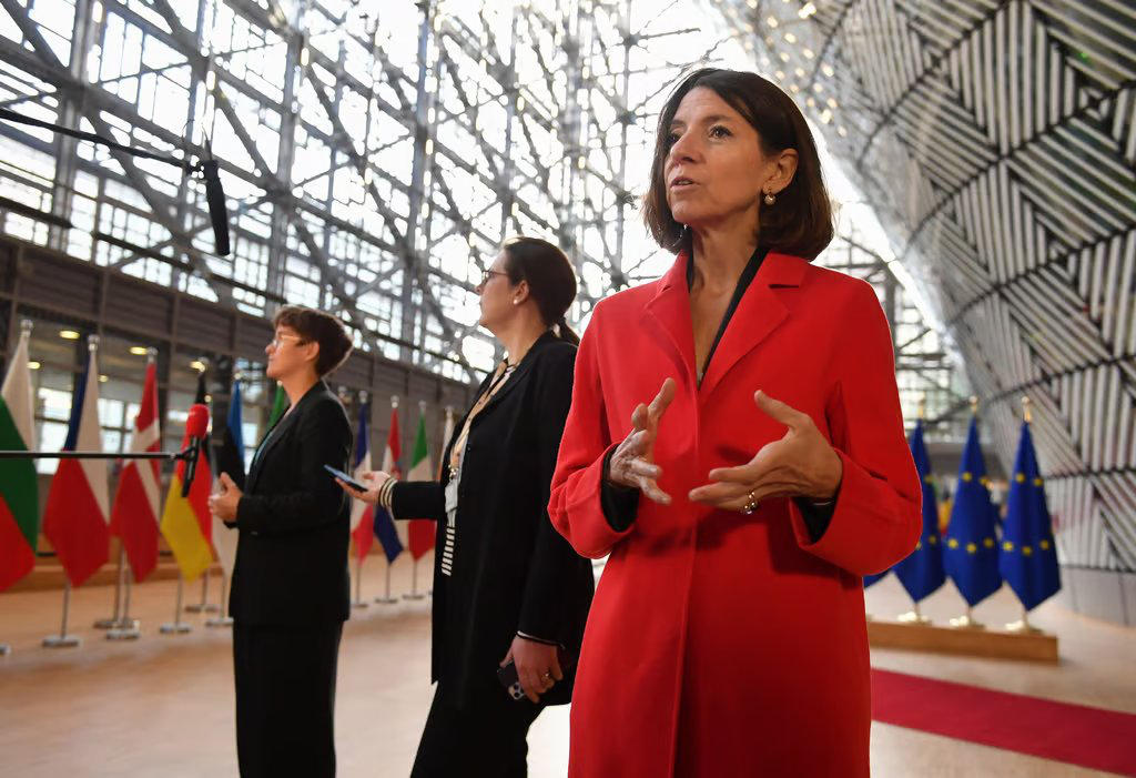 საფრანგეთის ევროპულ საქმეთა სახელმწიფო მინისტრის განცხადებით, ევროკავშირი კანდიდატ ქვეყნებს პუტინისთვის წინააღმდეგობის გაწევაში უნდა დაეხმაროს, რაც ორგანიზაციაში მათი შესვლის პერსპექტივების შესახებ მკაფიო სიგნალში უნდა აისახოს