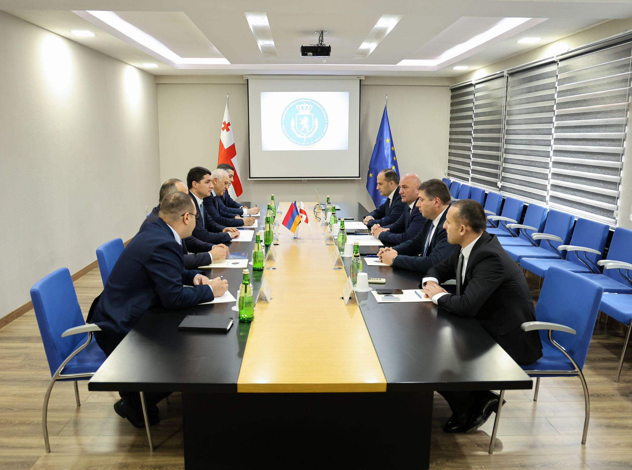 საქართველოს ფინანსთა სამინისტროს საგამოძიებო სამსახურის უფროსი სოსო რამიშვილი სომხეთის საგამოძიებო კომიტეტის თავმჯდომარეს არგიშთი კიარამიანის შეხვდა