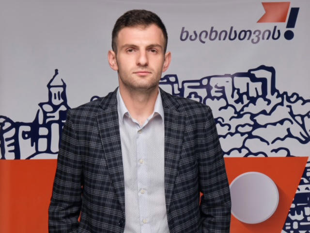 პარტია ,,ხალხისთვის” მდივანი - საჯარო სამსახურში სახელფასო პოლიტიკა გადასახედია